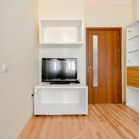 2bdr Location Acs Separate Kitchen Apartment *