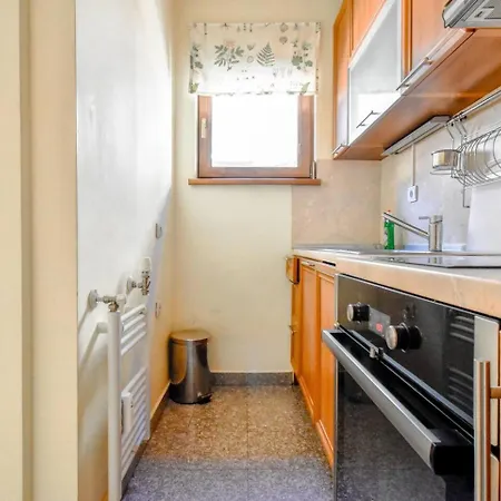 Apartment 2bdr Location Acs Separate Kitchen